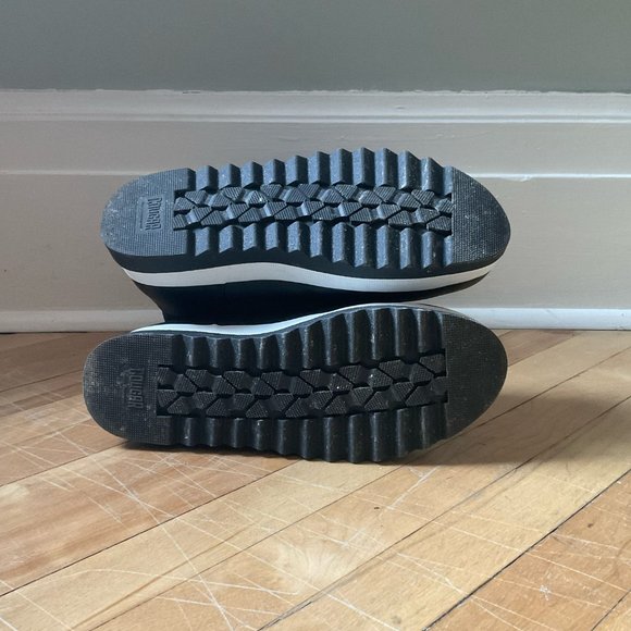 SOLD - Like new Cougar women's winter boots - Picture 3 of 6